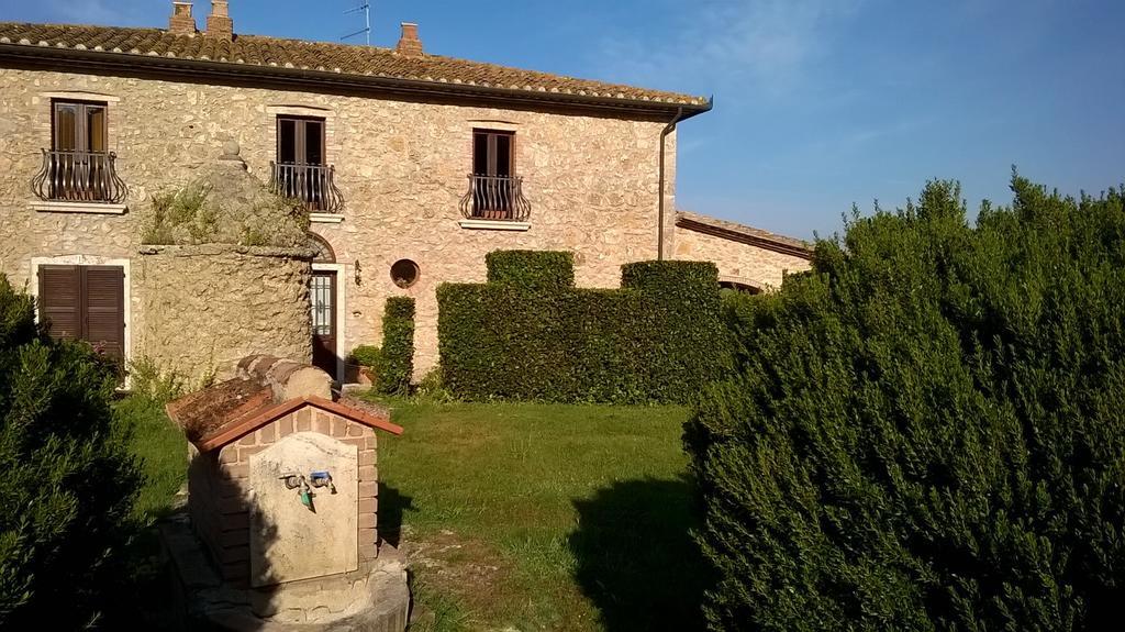 Agriturismo Il Poggiolo 몬테메라노 외부 사진